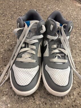 Nike Court Kids Size 5 Gray and White High-Top Sneakers